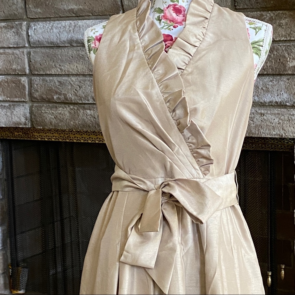 JESSICA HOWARD CHAMPAGNE SLEEVELESS DRESS SIZE 8 - Picture 3 of 10